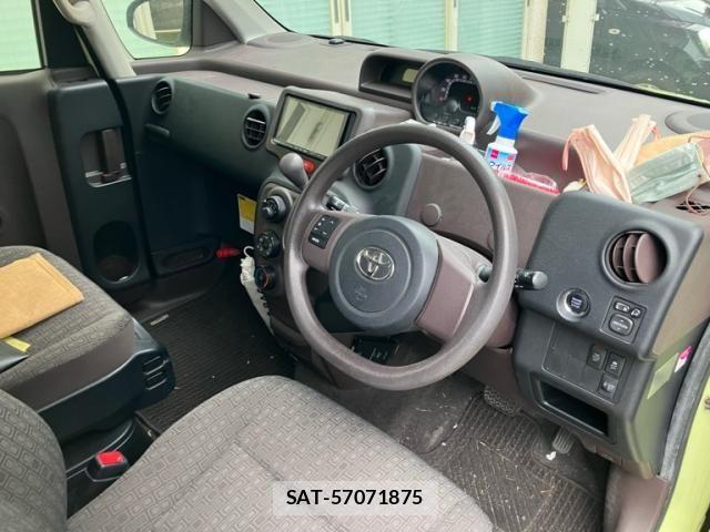 Toyota PORTE 2013-05 8660973-4