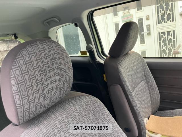 Toyota PORTE 2013-05 8660973-5