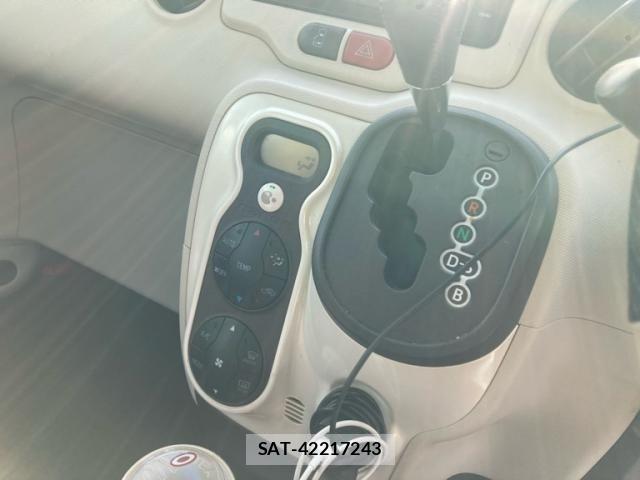 Toyota PORTE 2013-03 8660976-11