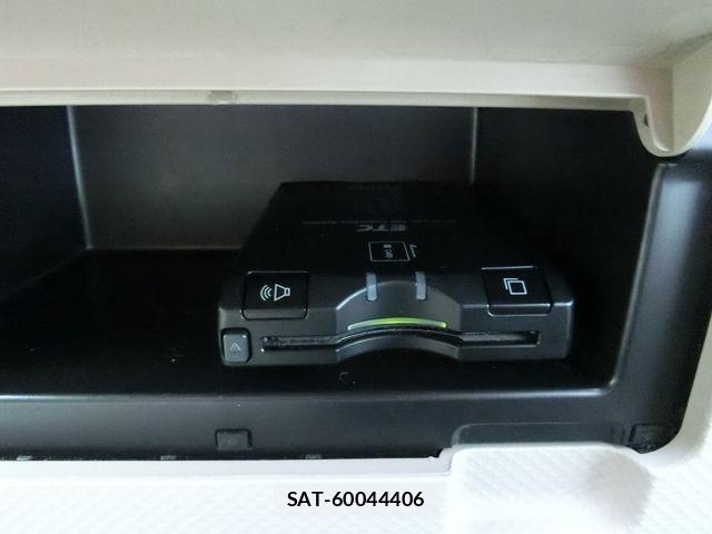 Toyota PORTE 2010-10 8660979-17