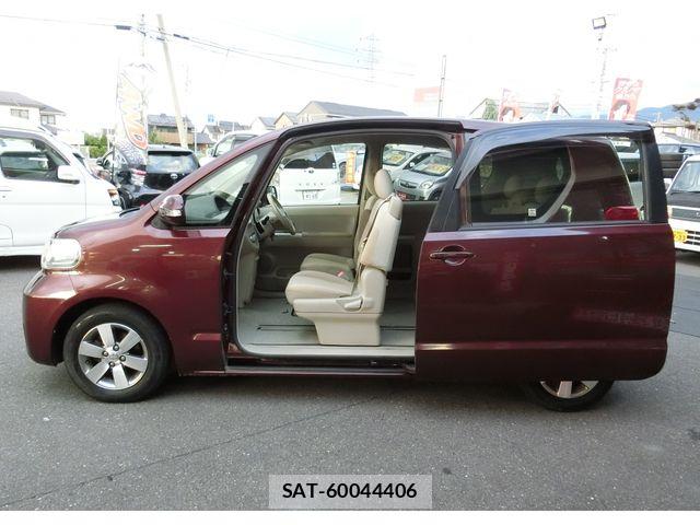 Toyota PORTE 2010-10 8660979-24