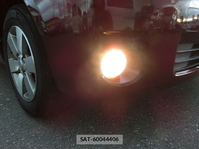 Toyota PORTE 2010-10 8660979-26
