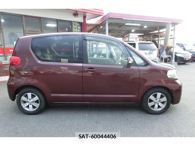 Toyota PORTE 2010-10 8660979-4