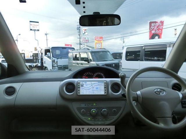 Toyota PORTE 2010-10 8660979-8