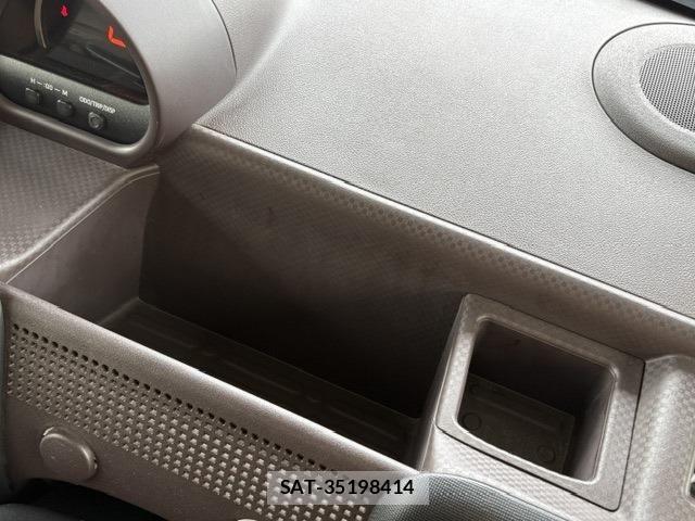 Toyota PORTE 2019-05 8666735-23