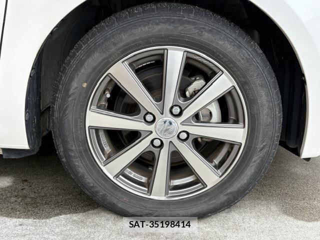 Toyota PORTE 2019-05 8666735-4