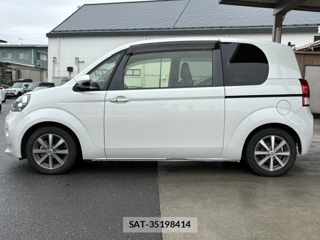 Toyota PORTE 2019-05 8666735-6