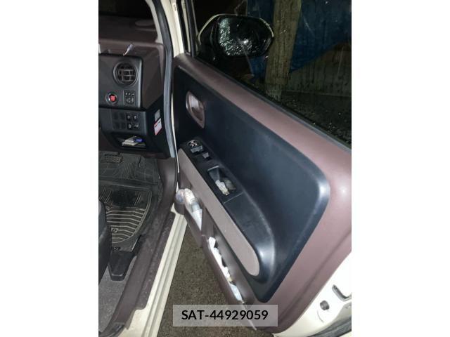 Toyota PORTE 2015-10 8781624-11