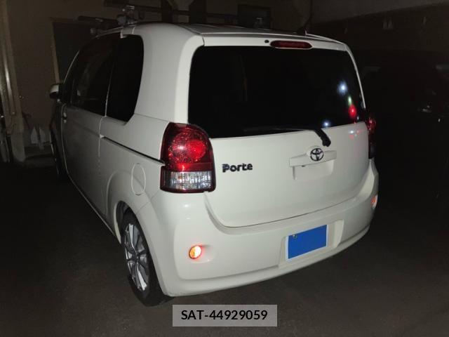 Toyota PORTE 2015-10 8781624-2