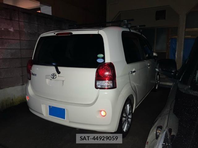 Toyota PORTE 2015-10 8781624-3