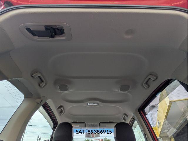 Toyota PORTE 2015-10 8797129-5