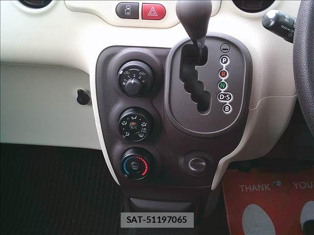 Toyota PORTE 2012-08 8797127-11