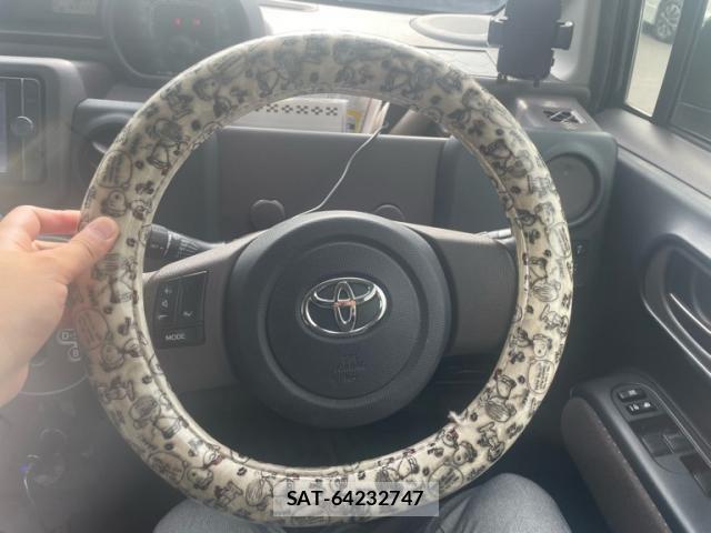 Toyota PORTE 2013-10 8831081-11