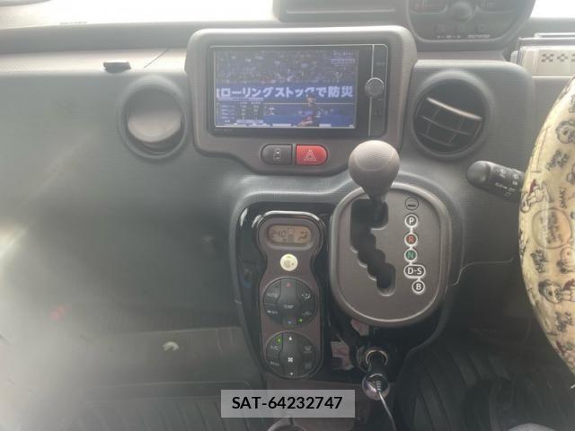 Toyota PORTE 2013-10 8831081-12
