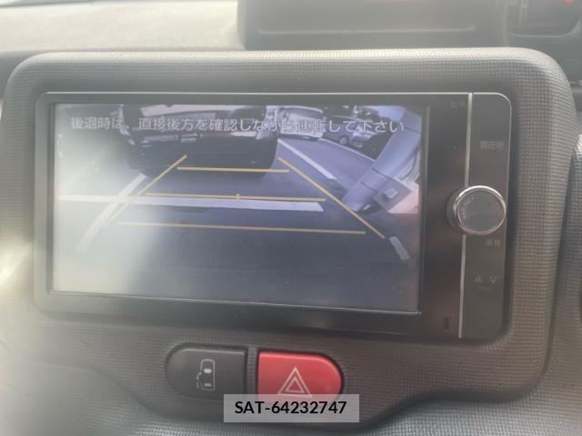 Toyota PORTE 2013-10 8831081-13