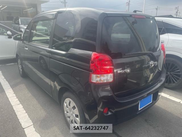 Toyota PORTE 2013-10 8831081-1