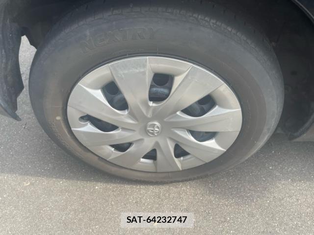 Toyota PORTE 2013-10 8831081-2