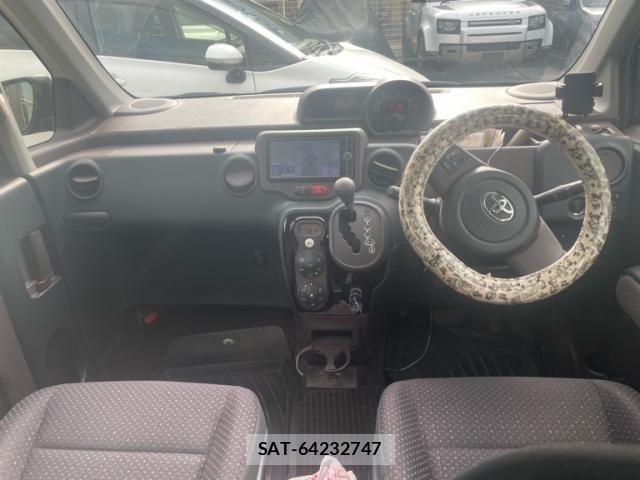 Toyota PORTE 2013-10 8831081-5