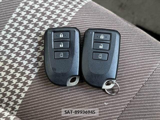 Toyota PORTE 2018-09 8831080-6