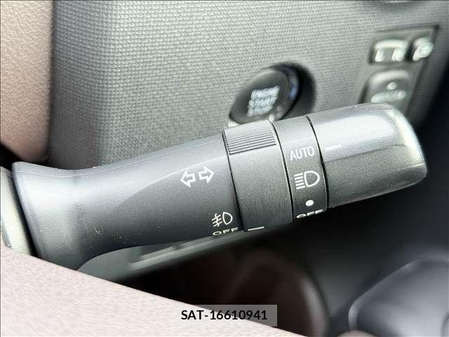 Toyota PORTE 2014-10 8881566-26