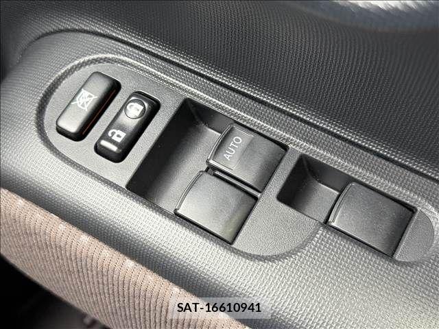 Toyota PORTE 2014-10 8881566-28