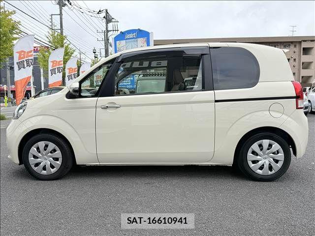 Toyota PORTE 2014-10 8881566-5