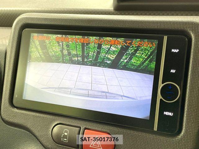 Toyota PORTE 2012-09 8881567-3