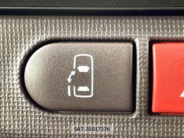 Toyota PORTE 2012-09 8881567-4