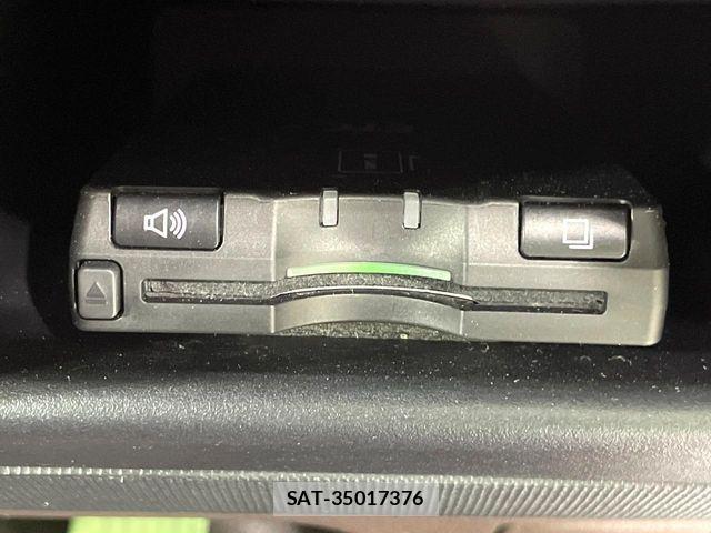 Toyota PORTE 2012-09 8881567-6