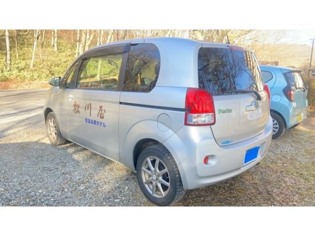 Toyota PORTE 2013-01 1548470-2