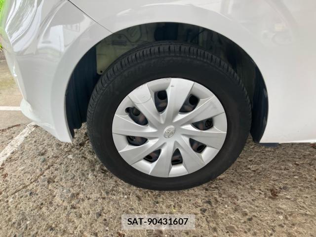 Toyota PORTE 2013-10 6911181-11