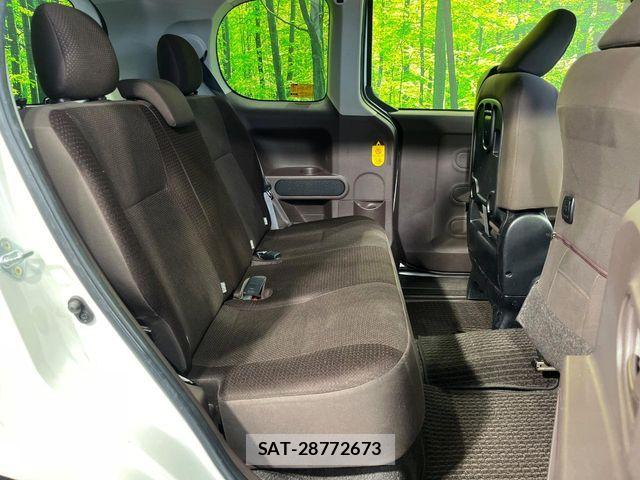 Toyota PORTE 2012-10 7217927-8