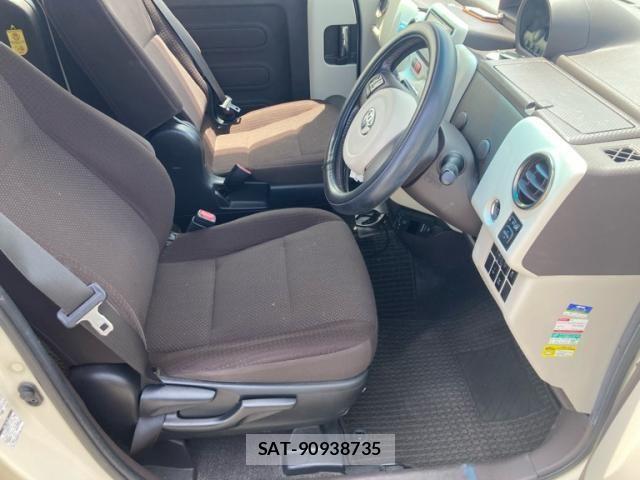 Toyota PORTE 2013-07 7329378-12
