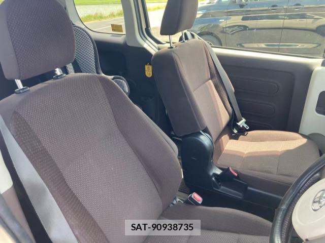 Toyota PORTE 2013-07 7329378-13