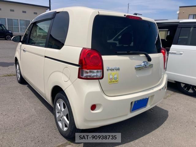Toyota PORTE 2013-07 7329378-3