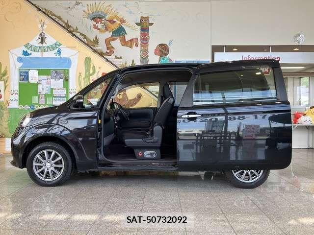 Toyota PORTE 2015-02 7329376-16
