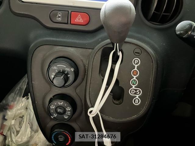 Toyota PORTE 2012-08 7727245-14
