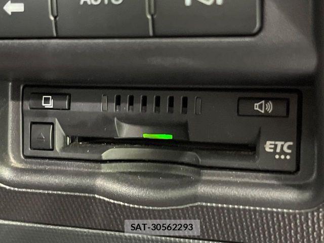 Toyota PORTE 2017-02 8209556-5