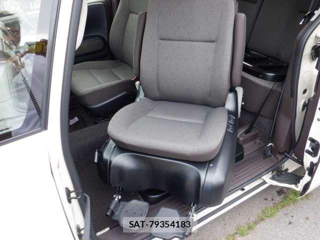 Toyota PORTE 2015-09 8316397-10