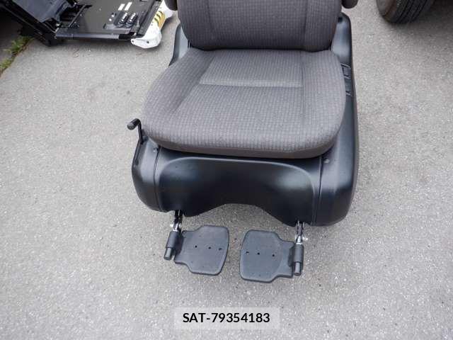 Toyota PORTE 2015-09 8316397-15