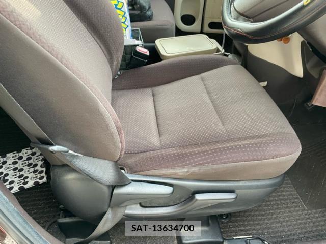 Toyota PORTE 2013-01 8850363-8
