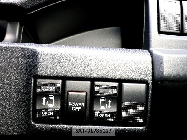 Mazda PREMACY 2014-01 6677501-19