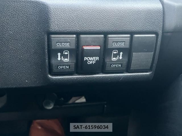 Mazda PREMACY 2017-12 7223591-23