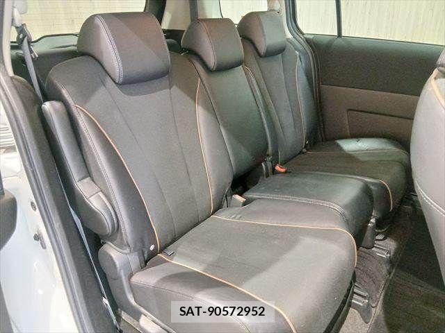 Mazda PREMACY 2017-06 7456801-7