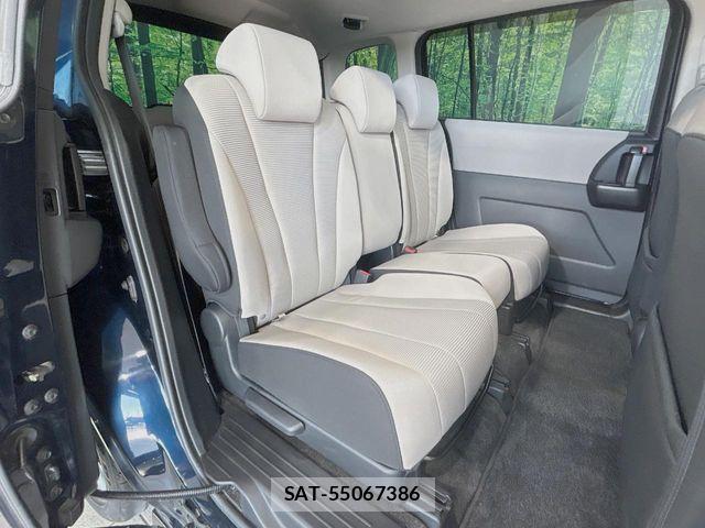 Mazda PREMACY 2015-08 8209562-7