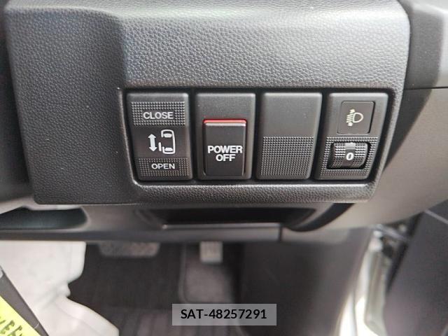 Mazda PREMACY 2013-05 8316402-17