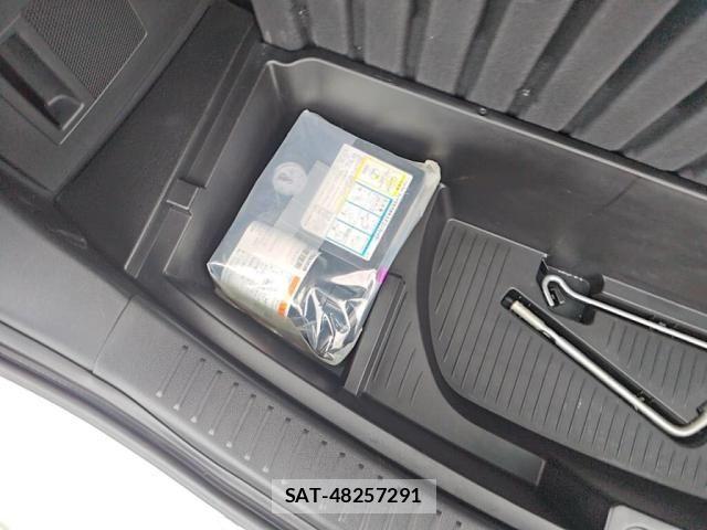 Mazda PREMACY 2013-05 8316402-29