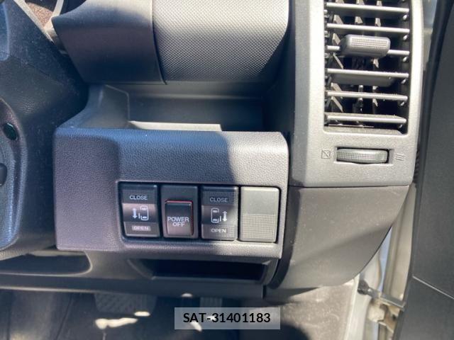 Mazda PREMACY 2009-11 8372056-13