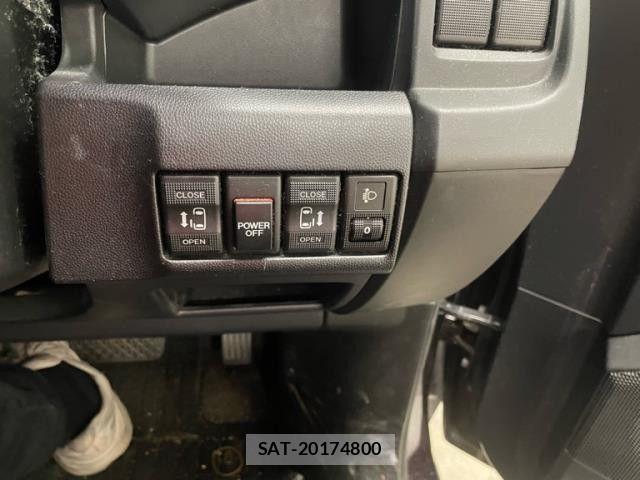 Mazda PREMACY 2013-02 8881571-7