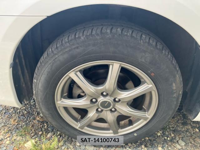 Toyota PREMIO 2013-07 7329391-10